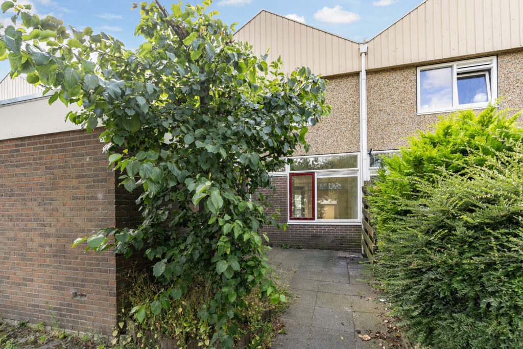 Tussenwoning te koop: POELRUIT 51, Leeuwarden