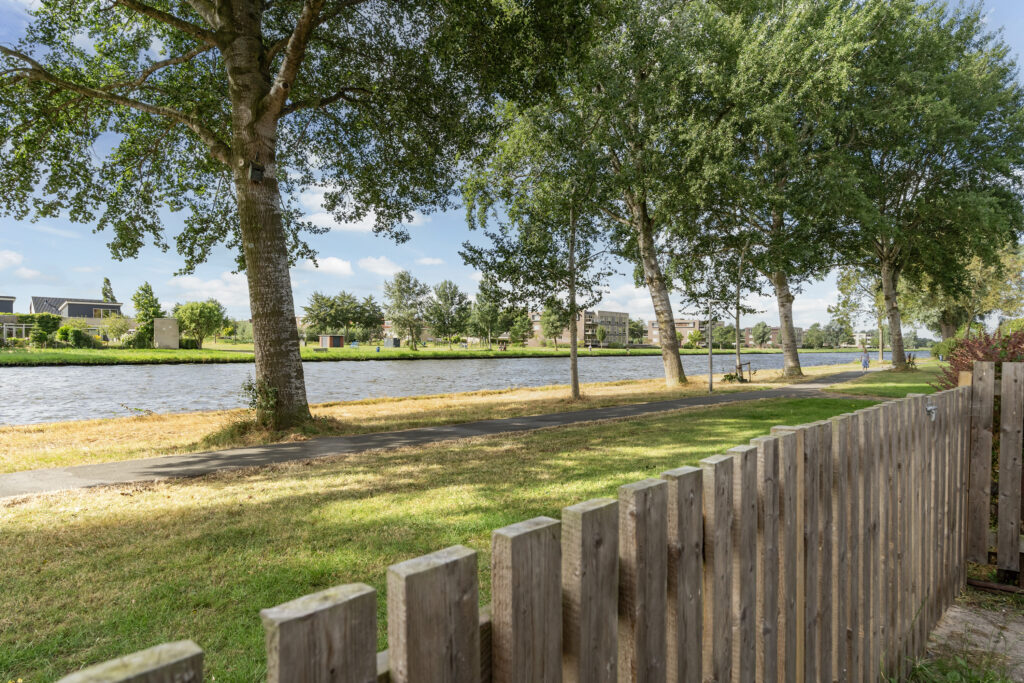 Tussenwoning te koop: POELRUIT 51, Leeuwarden